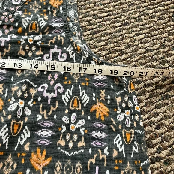 Sonoma women’s vneck sleeveless top size large like new - Picture 6 of 9